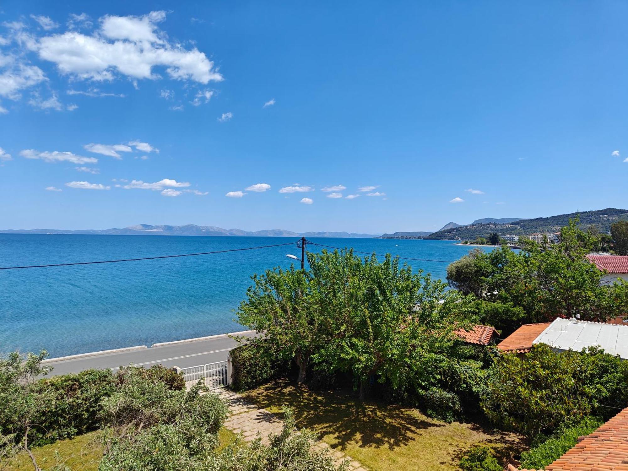 Thanos' Seaside Apartment Oropos Exterior foto